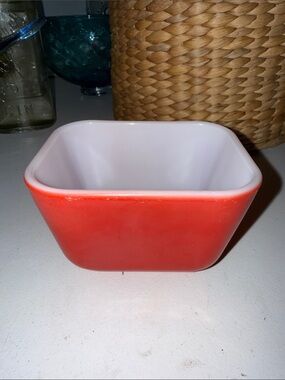This is a vintage Pyrex 501-B friendship, red glass refrigerator dish